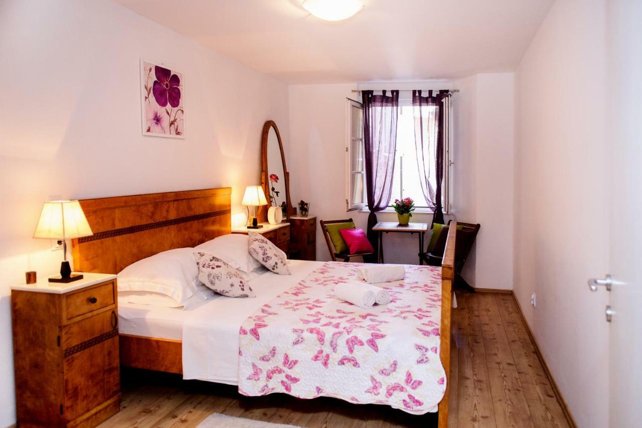 Apartment Peristil Cardo Spalato Esterno foto
